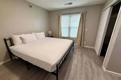 Image de Aksarben Hub, Steps to Dining and Shops