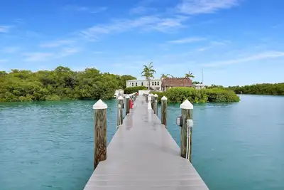 Image de Navigate Stays Private Home w/ Pool/Hot-Tub & Dock