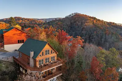 Image de Private Indoor Pool · Close 2 Dollywood · Mountain Views · Hot Tub + Game Room