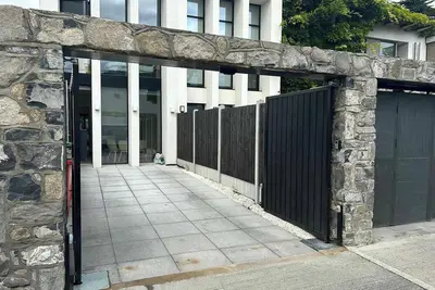 Image de 2-Bed Townhouse | Garden & Private Parking in D04