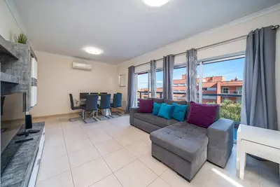 Image de Appartement 'Paraíso Da Rocha' avec vue sur la montagne, Wi-Fi et climatisation