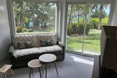 Image de Studio spacieux en bord de mer et refait à neuf