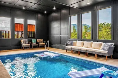 Image de 6-Bedroom Cabin with Indoor Pool & Hot Tub, Sleeps 24, Near Gatlinburg