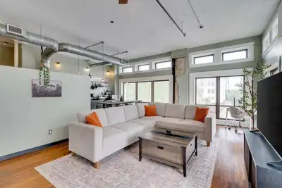 Image de The Vintage Gem | Covered Parking | Sleeps 8 | Dt