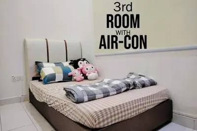 Image de 3-bedroom house in enchanting Sungai Petani with Ac