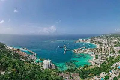 Image de Modern 2br Condo w/ Pool & Ocean View, Ocho Rios