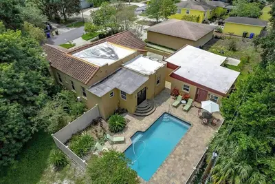 Image de 2x Private Properties + Pool