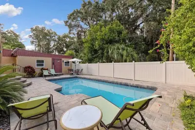 Image de 2/1 Pool & Pet Friendly Spanish Cottage