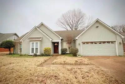 Image de 3br Home Cordova  Hot Tub, Lake Access and Backyard