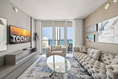 Image de ★★★★★ Luxury Ocean View Retreat with Stunning Views, Pool and Steps to the Beach