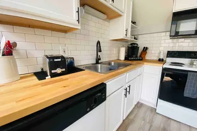 Image de Cozy Downtown Modern Condo in the Heart of it all