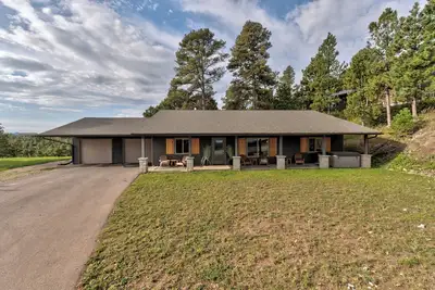 Cozy Haven - 4 En-Suite Br + Hot Tub + Fire Pit