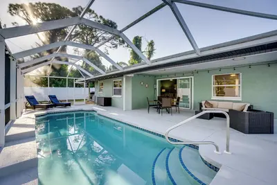 Image de 3 Mi to Manasota Key: Stylish Single-Story Home!