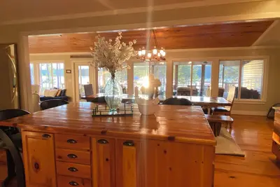 Image de Serenity Shores – 6br Lakefront Haven