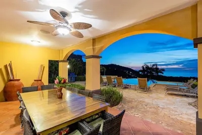 Image de Playa Hermosa Hillside Villa • 5br • Sleeps 12 • Infinity Pool & Bay View • Casa Ilan Ilan