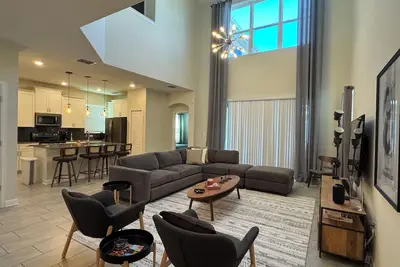 Image de Spacious 5br/5ba Villa. Private pool, hot tub, Resort w/ lazy river near Disney