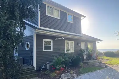 Image de Waterfront Mystery Retreat on Lake Erie | Dog-Friendly | Trails & Kayaks