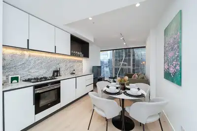 Image de Family-Friendly Cbd Apt| Next to Skybus w/ Pool