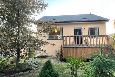 Image de Cozy house 4 min walk from Kipling station and 10 min drive from airport