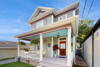 Image de Beautiful coastal home with private back yard and close to downtown attractions