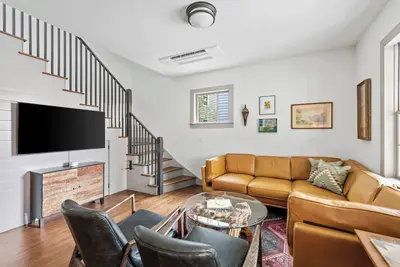 Image de Guest Favorite 3bd Home, one block to King!