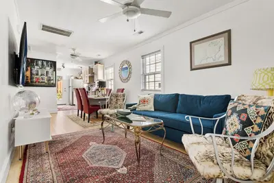 Image de Minutes to Everything! | Fountain and Lanterns