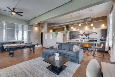 Image de The Timeless Flat| Pool Table| Covered Parking |Dt