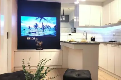 Image de Modern Chic Stylish Venice Canal Mall Near Bgc & Airport, Balcony, Pool, Gym