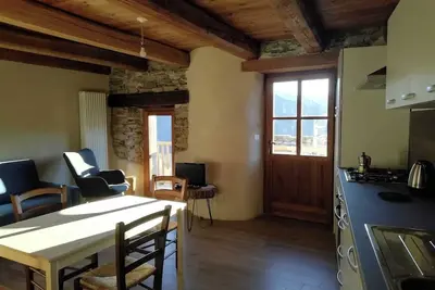 Image de Spacious apartment with balcony and wonderful view of the mountains.