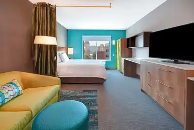 Image de Contemporary Living! Onsite Parking, Pool, Short Drive to Arizona Desert Museum!