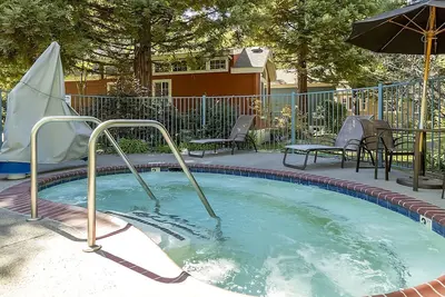 Image de 4 Units | Pool & Free Parking | Near Downtown Napa