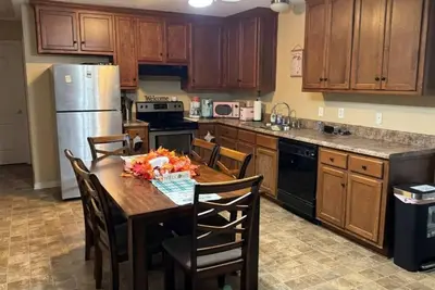 Large 2 bedroom | King Bed