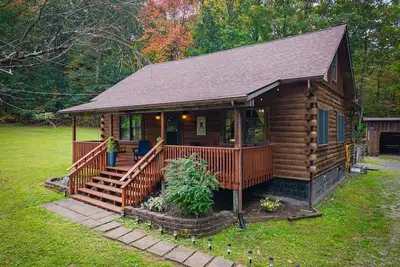 Image de Log Cabin w/Hot Tub, Game Room-10 min to Nrg