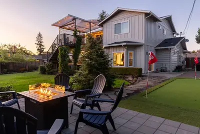 Image de 9 Bedroom, Hot Tub, Sauna, Patios, Golf, Game Room, Professionally Designed Home