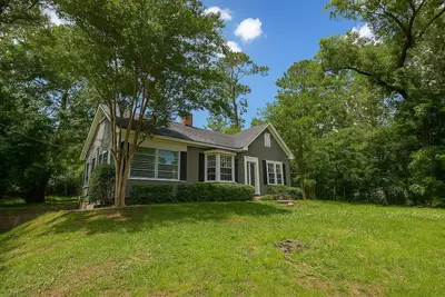 Image de Stay on Magnolia Hill 3br Cottage in Meridian, Mississippi with Southern Charm