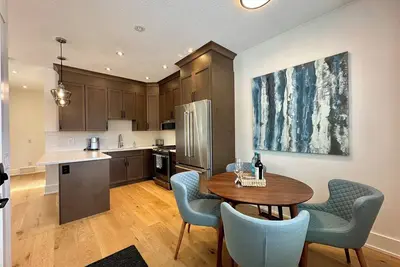 Image de Private, clean, stocked carriage suite! 15 min to downtown, 45 min to mountains