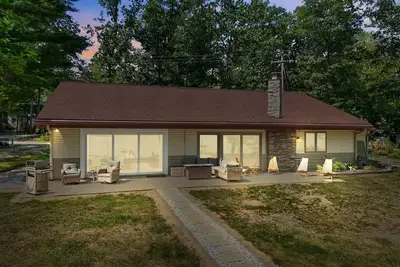 Image de Lakefront Escape – Your Premier Up North Retreat