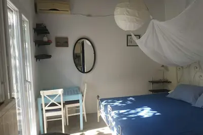 Image de Small cosy studio located in a completely green area