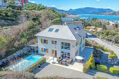 Image de Villa resort idéal groupes et familles vue lac et montagnes avec piscine, sauna
