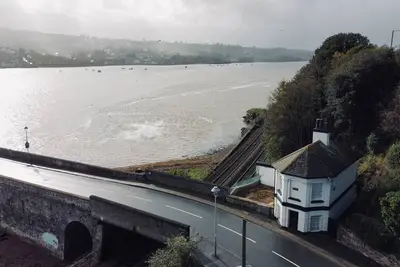 Image de Historic 'Old Toll House' Shaldon Bridge - Amazing Views/ Private Garden!