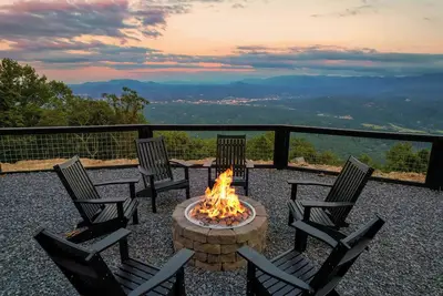 Image de Wynn's Endless Views:  Views*Pool*HotTub*Wifi*Theater*Games*Putt-Putt*FirePit