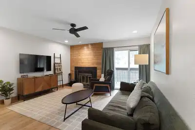 Image de Modern Mountain-View Condo - Pool, Hot Tubs & Near 3 Ski Resorts!