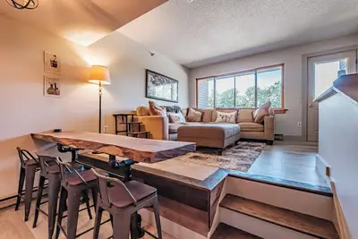 Image de One Bedroom Cascades A-16, beautifully updated, sleeps 6