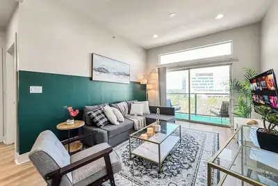 Image de Luxury 2bd | Deep Ellum | Free Parking | Pool+Gym