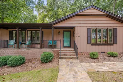 Image de Nature Lovers Serene Get-A-Way Ranch home in North Raleigh