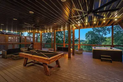 Image de Romantic Luxury Cabin w/ Private Pool Hot Tub & Fire Pit Swing and Pool Table