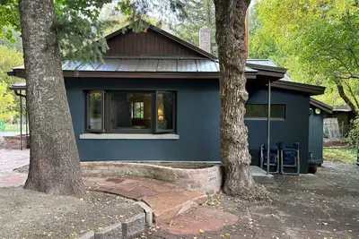 Image de Charming Creekside Mountain Cottage