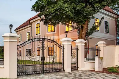 Image de Kaštieľ Nána spacious 6-bedroom chateau in charming Nana with Ac