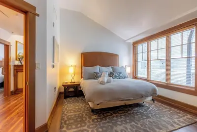 Image de Ski In Ski Out Spacious 3-Br condo in the heart of Northstar Ski Resort Village