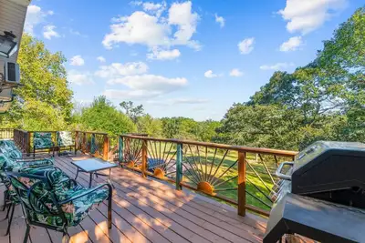 Image de Lakefront Retreat w/ Deck, Movie Room & Yard